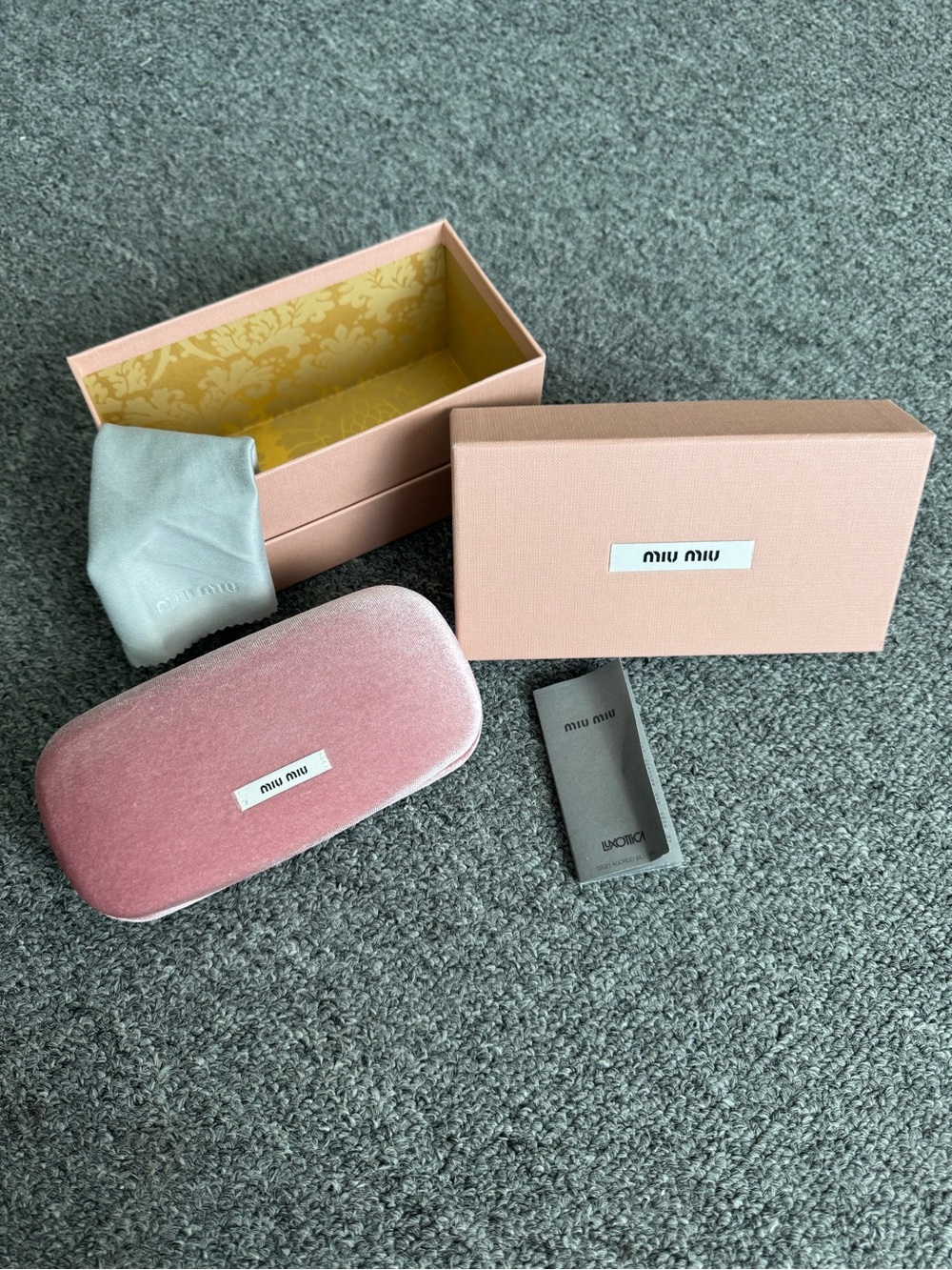 Miu Miu Case + Original Packaging for Eyewear / Sunglasses - Picture 2 of 6